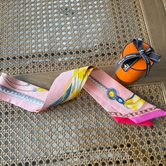 Authentic Hermès Cavalcades Silk Twilly - Picture 12 of 16